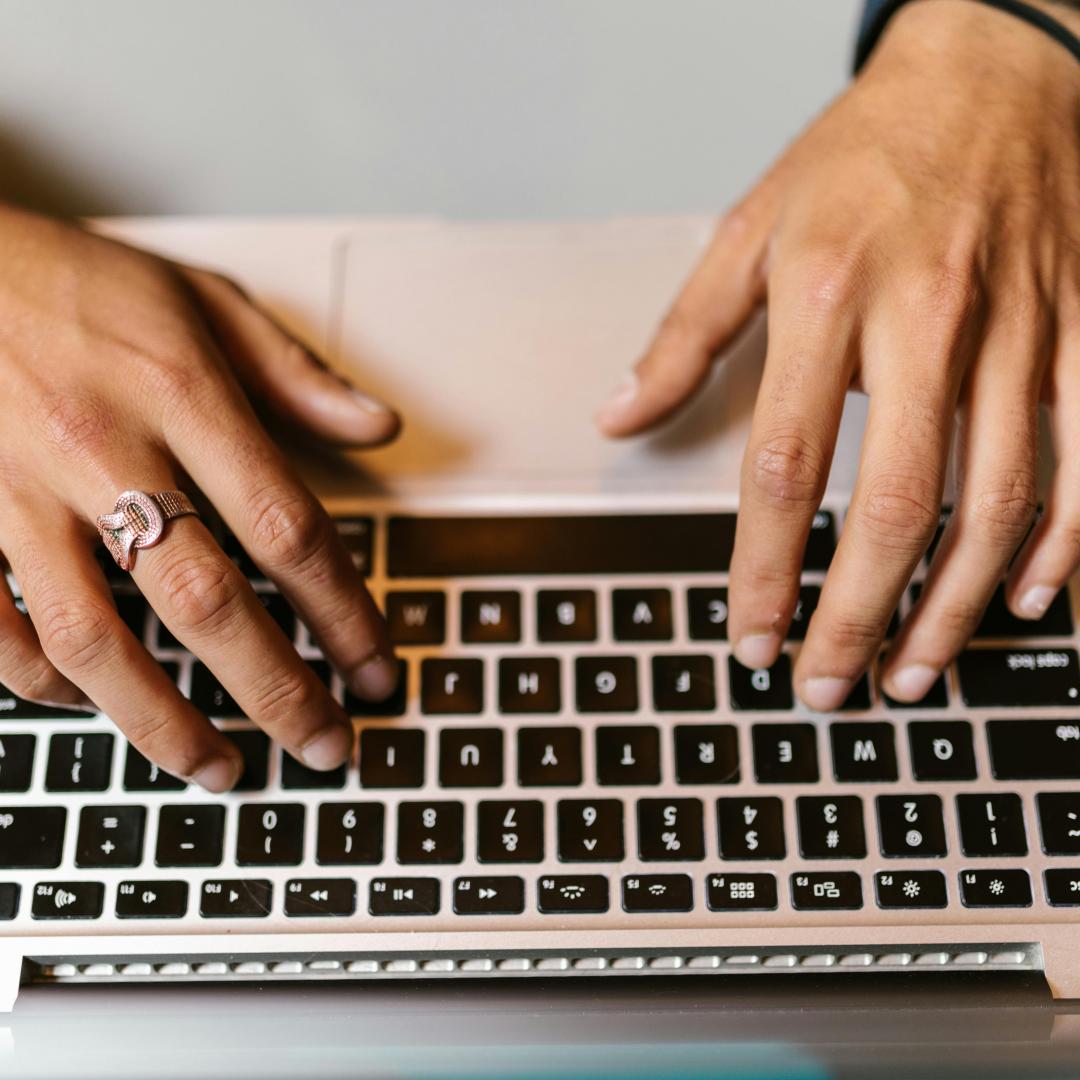 How to Write Emails Faster Without Losing Quality