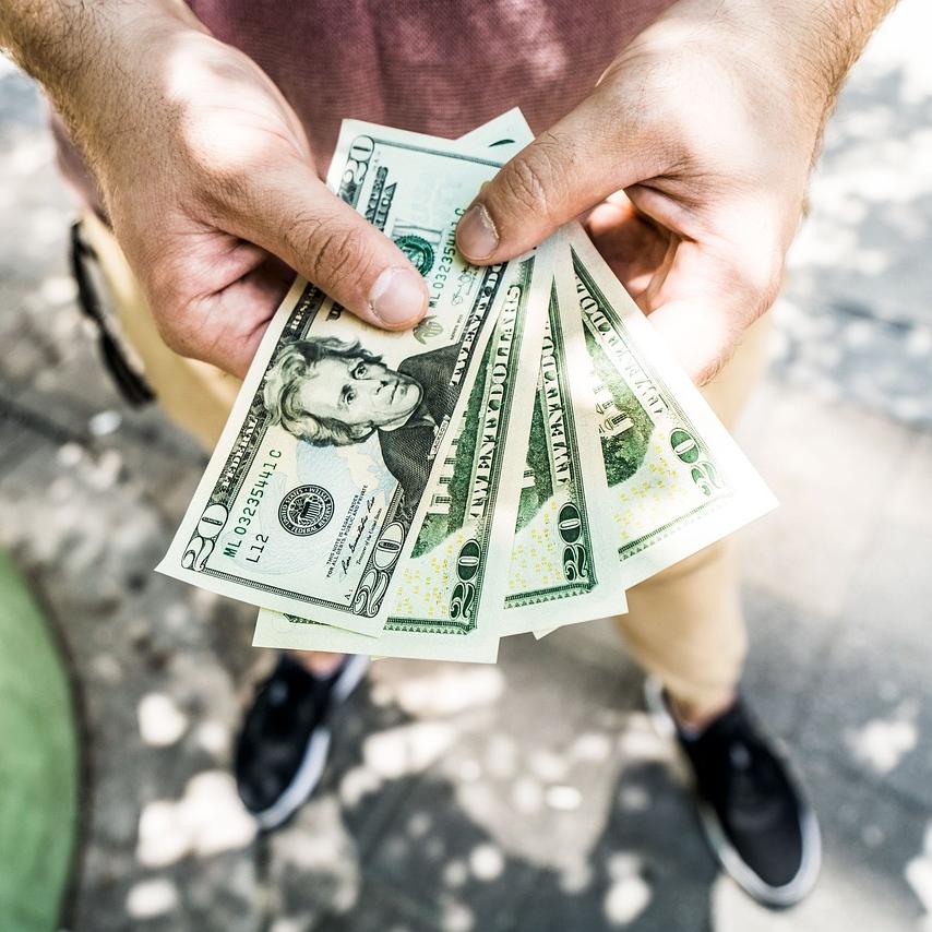 The Benefits of Tracking Your Spending Weekly
