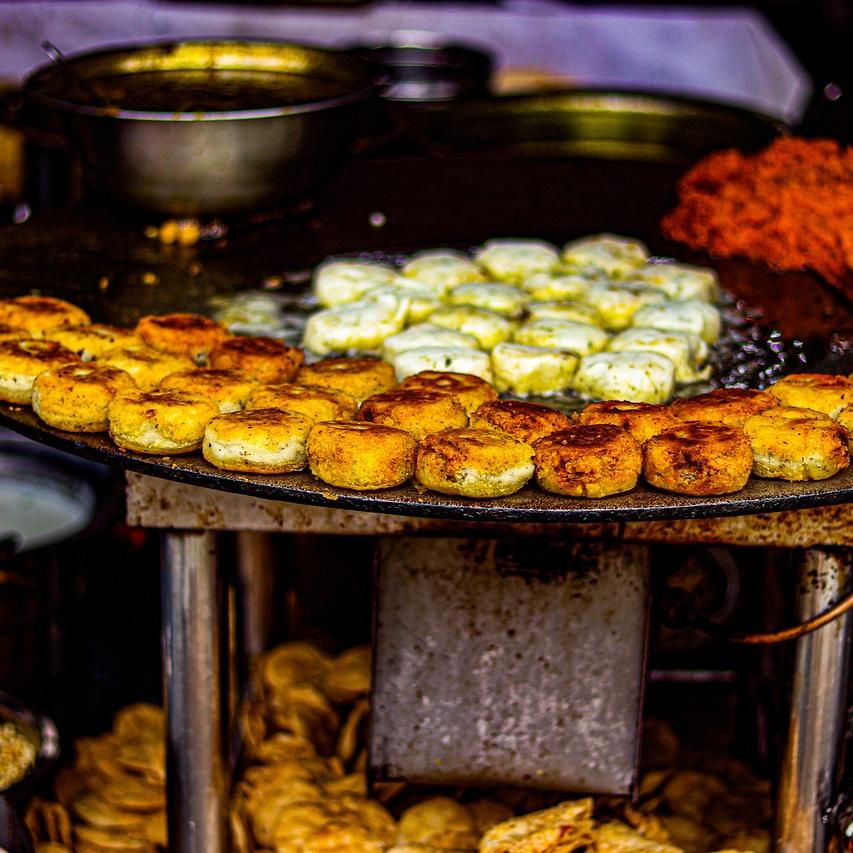 The Best Ways to Save on Food While Traveling