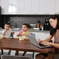 How to Create a Weekly Meal Plan for Busy Families