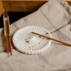How to Use Aromatherapy to Reduce Stress
