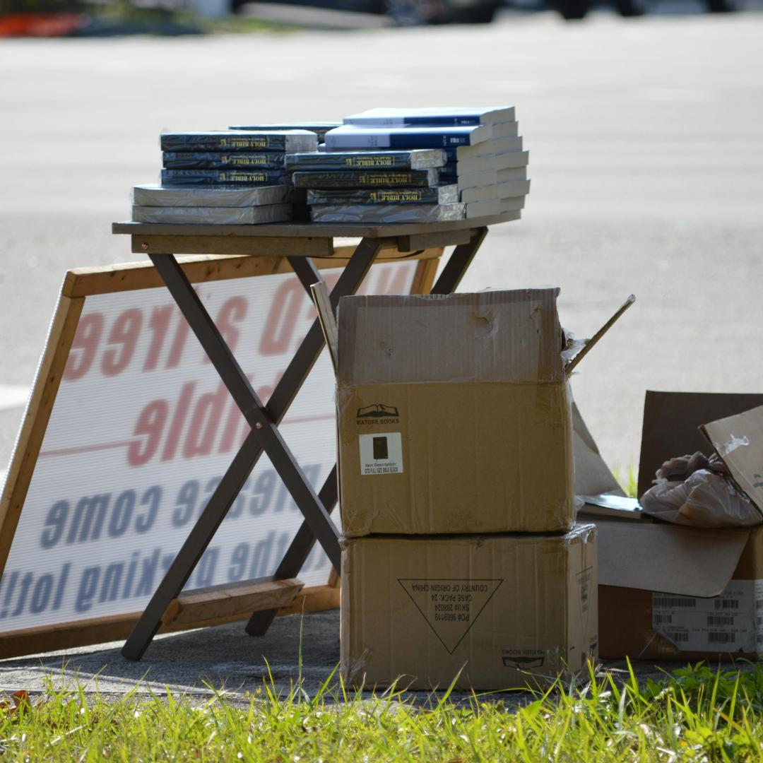 How to Plan a Yard Sale to Declutter