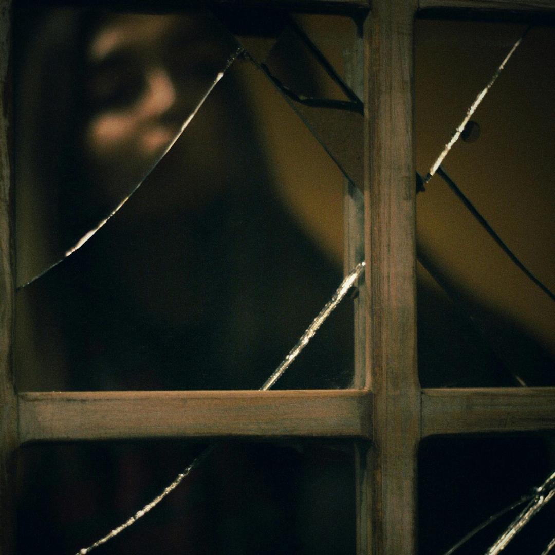 Step-by-Step Guide to Repairing a Cracked Window