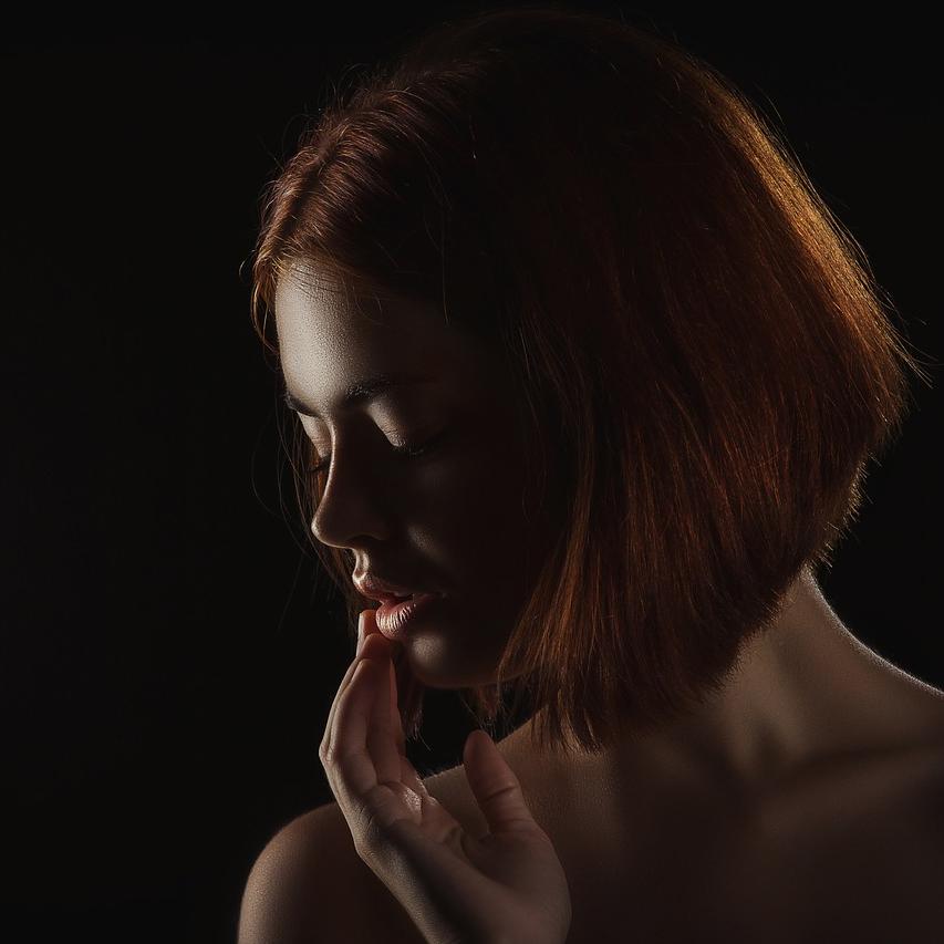 How to Create a Bold Lip Look That Lasts All Day