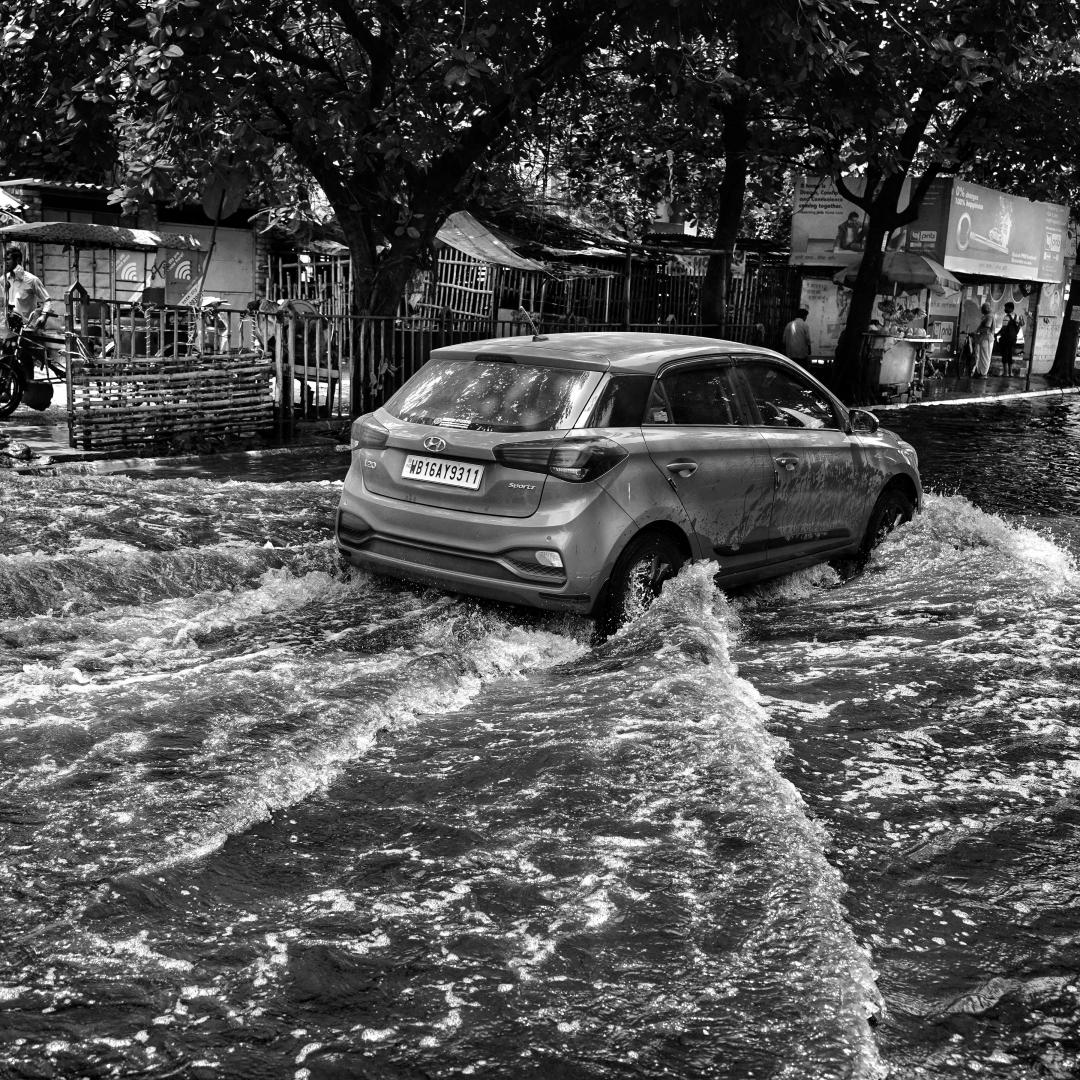 How to Handle Hydroplaning: Prevention and Safety Measures