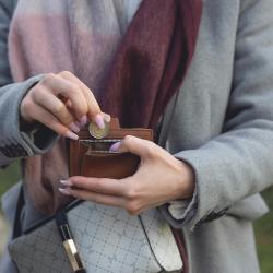 How to Save Money on Clothing Without Sacrificing Style