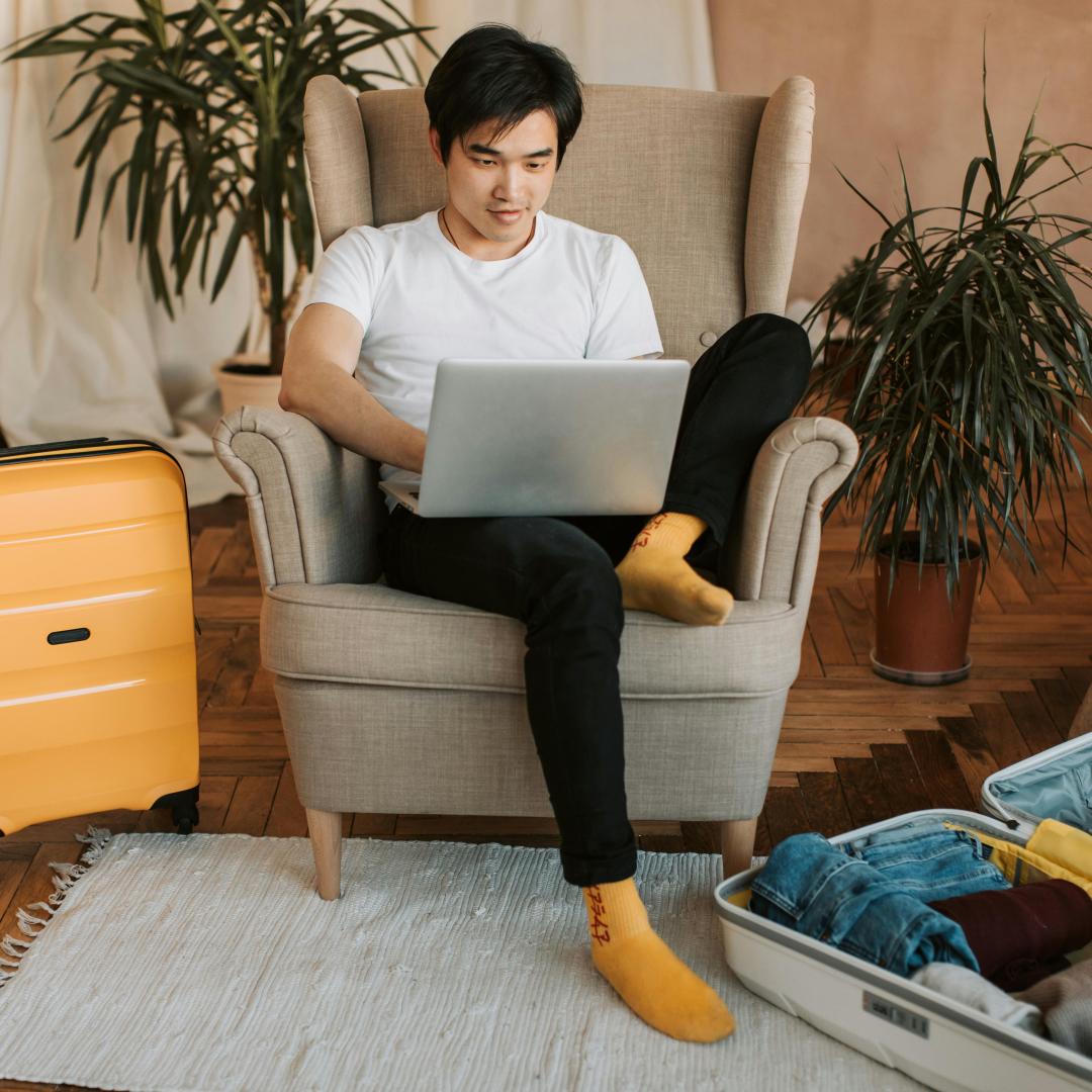 Packing Hacks for Business Travelers: How to Look Professional with Less