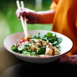How to Make a Tasty Salad in Under 10 Minutes