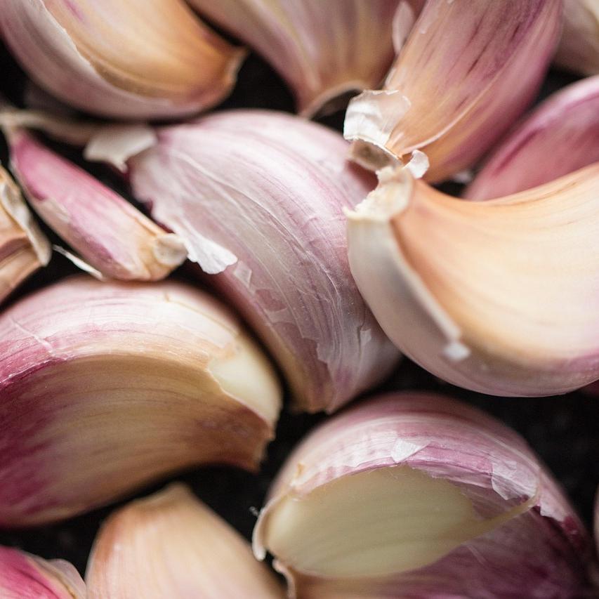 How to Use Herbs and Spices to Boost Flavor and Health