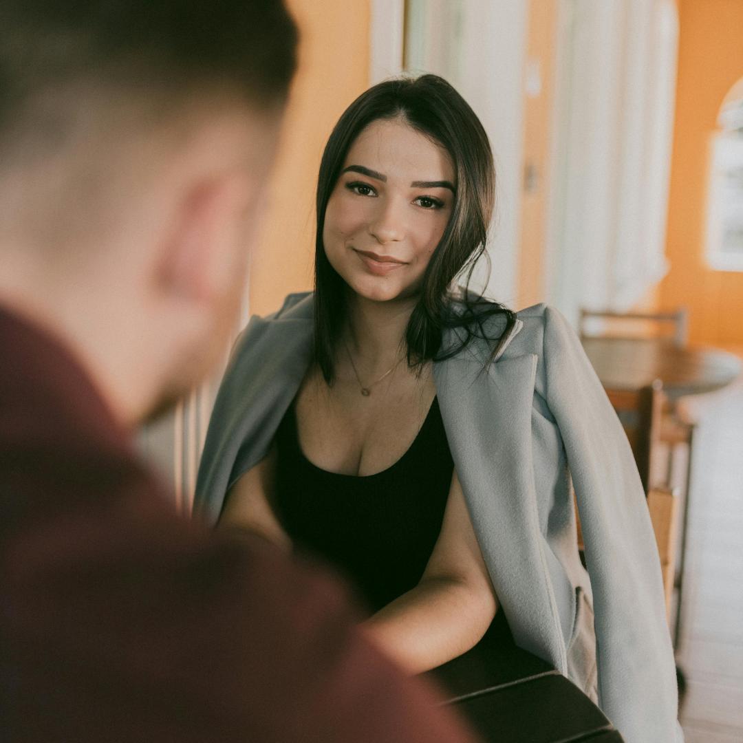 How to Choose the Perfect Outfit for a First Date