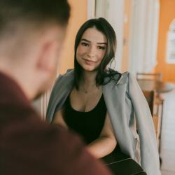 How to Choose the Perfect Outfit for a First Date