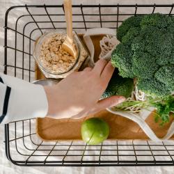 How to Eat Healthy on a Budget: Smart Shopping and Meal Prep Tips