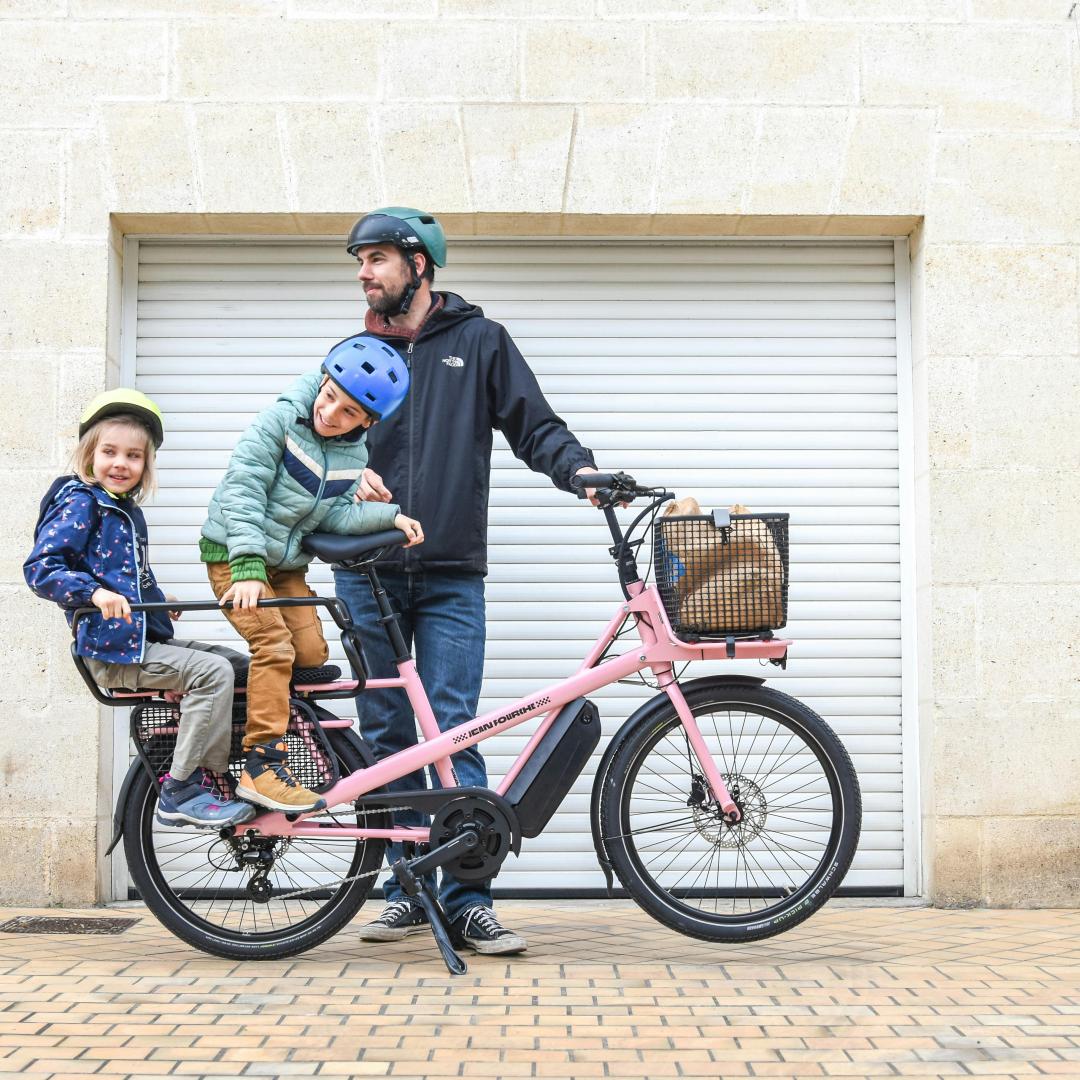 How to Cut Costs on Family Outings