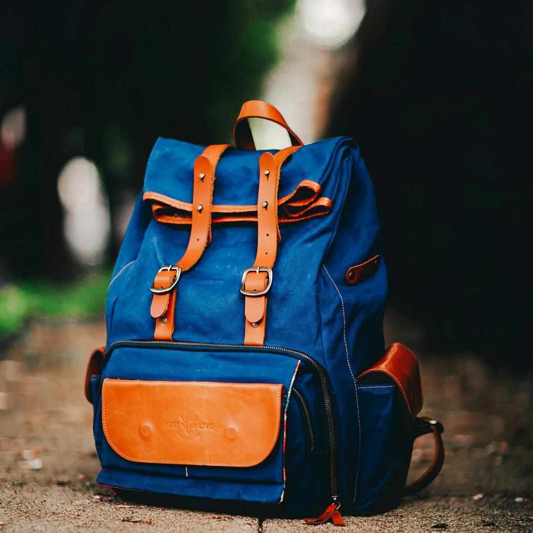 How to Pack a Day Bag for Quick and Easy Access While Traveling