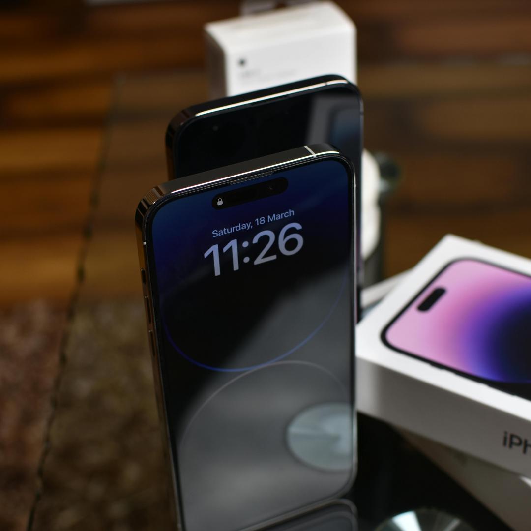 Apple vs. Android: Which Phone Reigns Supreme in 2025?